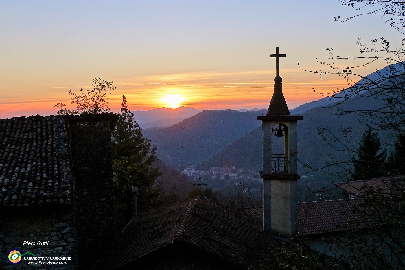 86 Tramonto alla chiesetta di Mediglio.JPG